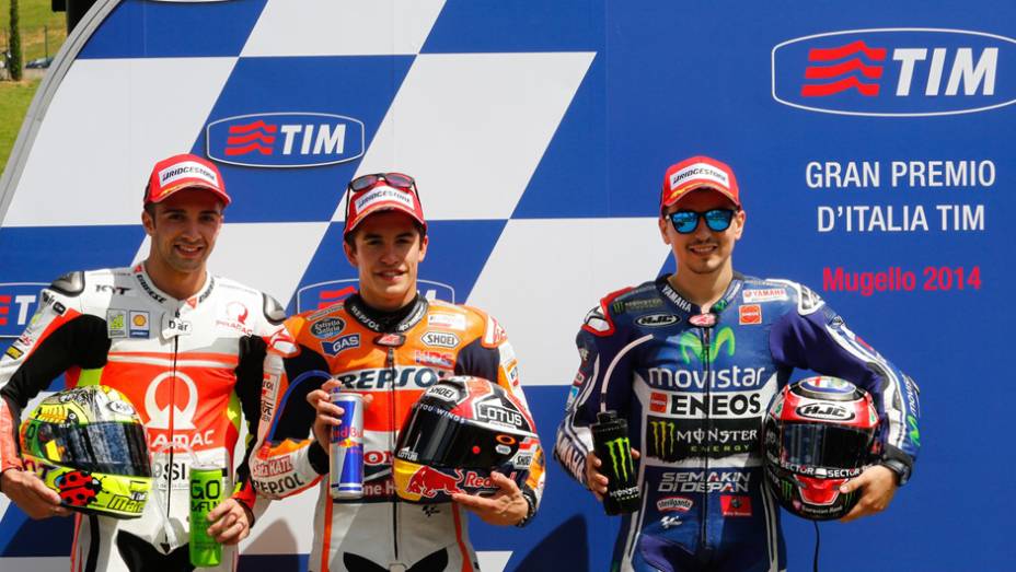 Os três primeiros no grid de largada para a MotoGP em Mugello | <a href="https://beta-develop.quatrorodas.abril.com.br/moto/noticias/marc-marquez-mantem-regularidade-pole-mugello-784738.shtml" rel="migration">Leia mais</a>