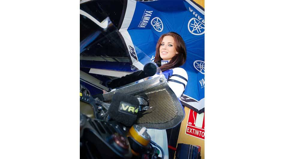 Veja as belas Garotas da MotoGP - Valencia | <a href="https://beta-develop.quatrorodas.abril.com.br/moto/noticias/lorenzo-vence-nao-impede-titulo-marquez-759873.shtml" rel="migration">Leia mais</a>
