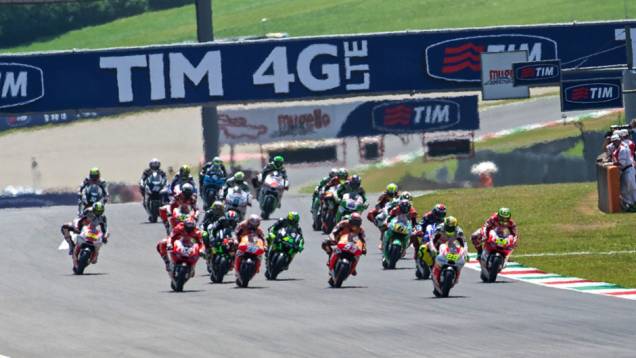 Largada da etapa em Mugello | <a href="https://beta-develop.quatrorodas.abril.com.br/moto/noticias/marquez-bate-lorenzo-briga-acirrada-garante-sexta-vitoria-784758.shtml" rel="migration">Leia mais</a> Largada da etapa em Mugello | <a href="https://beta-develop.quatrorodas.abril.com.br/moto/noticias/marquez-bate-lorenzo-briga-acirrada-garante-sexta-vitoria-784758.shtml" rel="migration">Leia mais</a>