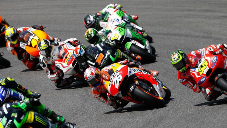 Primeira volta com várias disputas em Mugello | <a href="https://beta-develop.quatrorodas.abril.com.br/moto/noticias/marquez-bate-lorenzo-briga-acirrada-garante-sexta-vitoria-784758.shtml" rel="migration">Leia mais</a>