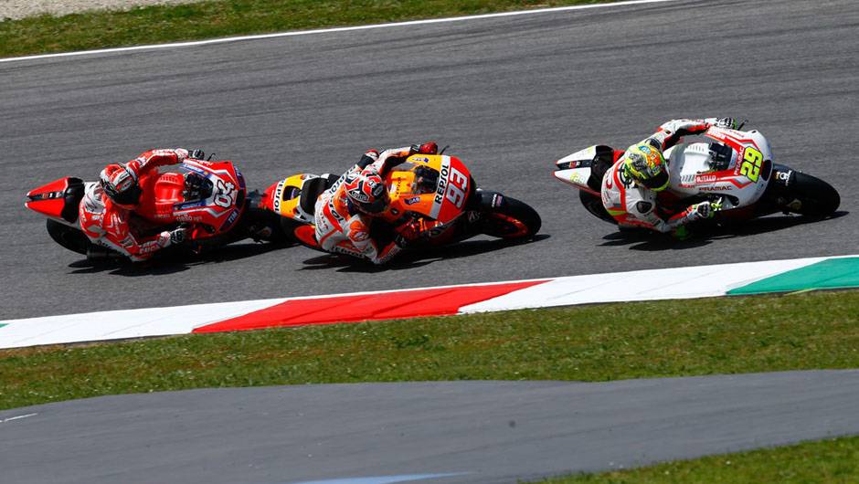 Corrida inteira acirrada da MotoGP na It&aacute;lia | <a href="https://beta-develop.quatrorodas.abril.com.br/moto/noticias/marquez-bate-lorenzo-briga-acirrada-garante-sexta-vitoria-784758.shtml" rel="migration">Leia mais</a>