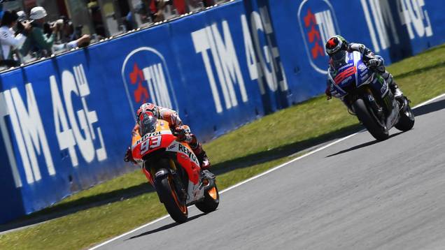 No final Márquez levou a melhor e venceu a sexta seguida no ano | <a href="https://beta-develop.quatrorodas.abril.com.br/moto/noticias/marquez-bate-lorenzo-briga-acirrada-garante-sexta-vitoria-784758.shtml" rel="migration">Leia mais</a> No final Márquez levou a melhor e venceu a sexta seguida no ano | <a href="https://beta-develop.quatrorodas.abril.com.br/moto/noticias/marquez-bate-lorenzo-briga-acirrada-garante-sexta-vitoria-784758.shtml" rel="migration">Leia mais</a>