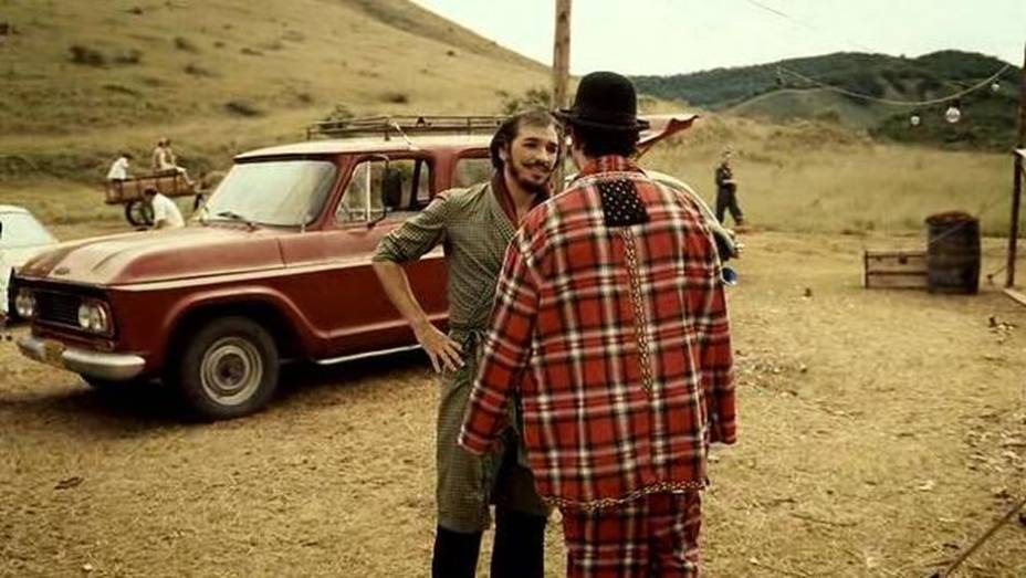 Cinema nacional tamb&eacute;m tem vez por aqui. Em O Palha&ccedil;o, Selton Mello e companhia rodam com uma Chevrolet Veraneio.