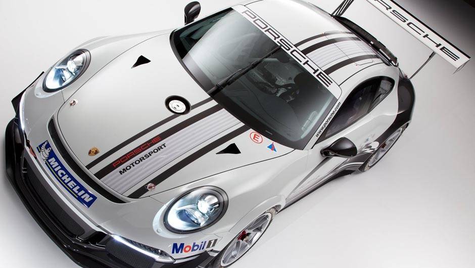 Novo modelo gera 460 cv cv, 10 cv a mais em rela&ccedil;&atilde;o &agrave; gera&ccedil;&atilde;o atual | <a href="https://beta-develop.quatrorodas.abril.com.br/saloes/genebra/2013/porsche-911-gt3-cup-734997.shtml" rel="migration">Leia mais</a>