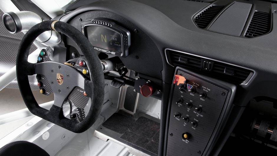 Porsche 911 GT3 Cup 2013 | <a href="https://beta-develop.quatrorodas.abril.com.br/saloes/genebra/2013/porsche-911-gt3-cup-734997.shtml" rel="migration">Leia mais</a>