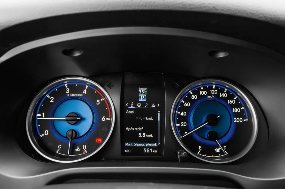 Instrumentos do painel lembram os do Corolla Instrumentos do painel lembram os do Corolla