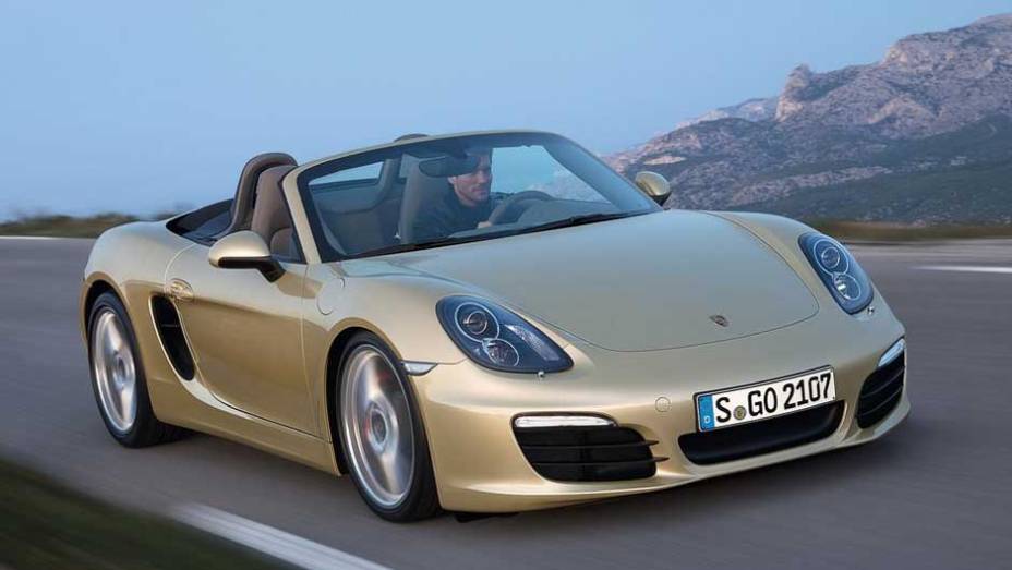 Porsche Boxster S: o motor 2.7 despeja 265 cv no asfalto, que o levam aos 277 km/h | <a href="https://beta-develop.quatrorodas.abril.com.br/salao-do-automovel/2012/carros/boxster-703924.shtml" target="_blank" rel="migration">Leia mais</a>