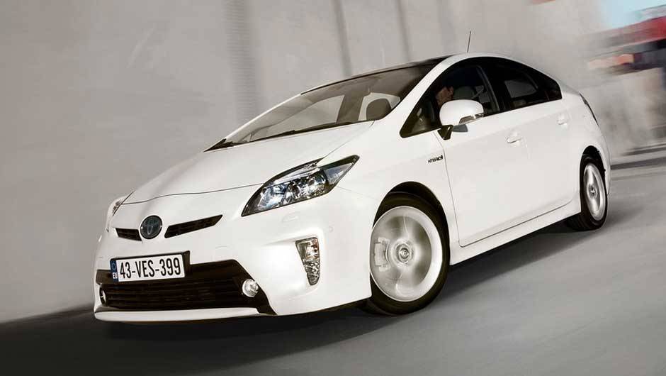 Toyota Prius: movido por um motor a gasolina com 98 cv e outro elétrico com 40 cv, ele transformou a marca em sinônimo de sustentabilidade | <a href="https://beta-develop.quatrorodas.abril.com.br/salao-do-automovel/2012/carros/prius-703953.shtml" target="_blank" rel="migration">Leia m</a> Toyota Prius: movido por um motor a gasolina com 98 cv e outro elétrico com 40 cv, ele transformou a marca em sinônimo de sustentabilidade | <a href="https://beta-develop.quatrorodas.abril.com.br/salao-do-automovel/2012/carros/prius-703953.shtml" target="_blank" rel="migration">Leia m</a>