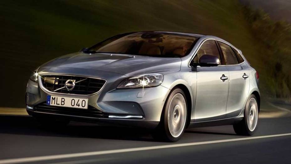 Volvo V40: seguro e bonito, o hatchback premium chega ao mercado brasileiro em 2013 | <a href="https://beta-develop.quatrorodas.abril.com.br/salao-do-automovel/2012/carros/v40-703905.shtml" target="_blank" rel="migration">Leia mais</a>