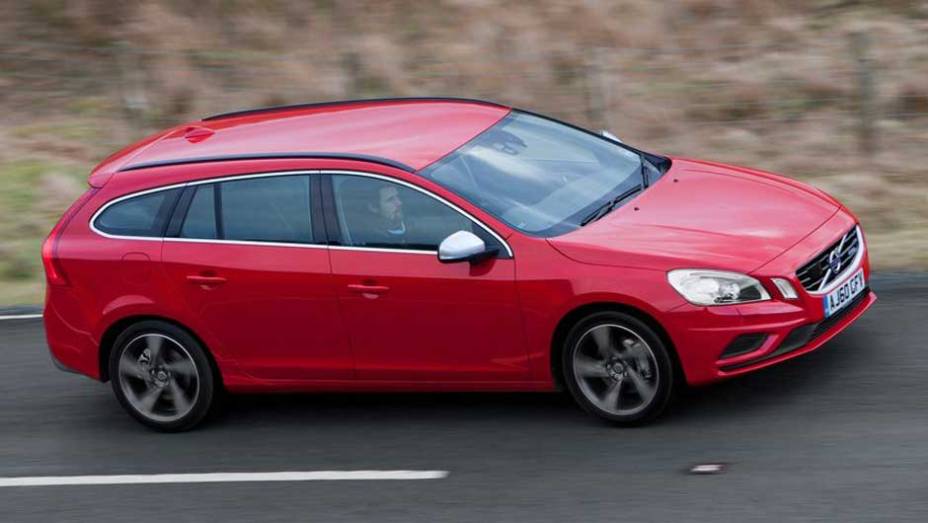 Volvo V60: a bela perua chama (mais) atenção na versão T6, com motor V6 e tração integral