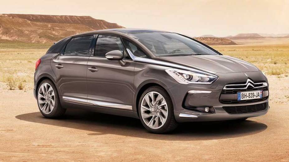 Citroën DS5: com estilo arrojado, ele é um perfeito exemplo de crossover, mesclando características de hatch, perua e até SUV | <a href="https://beta-develop.quatrorodas.abril.com.br/salao-do-automovel/2012/carros/ds5-703947.shtml" target="_blank" rel="migration">Leia mais</a>