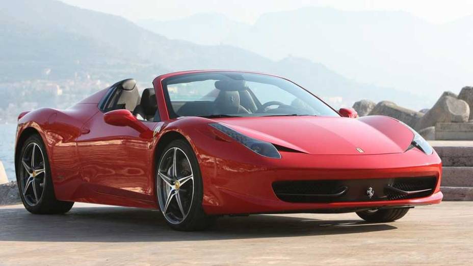 Ferrari 458 Italia: se a Via Italia, importadora oficial da marca de Maranello, não terá estande no Anhembi, a Fiat resolverá este problema com a versão Spider | <a href="https://beta-develop.quatrorodas.abril.com.br/salao-do-automovel/2012/noticias/estande-fiat-tera-f" rel="migration"></a>