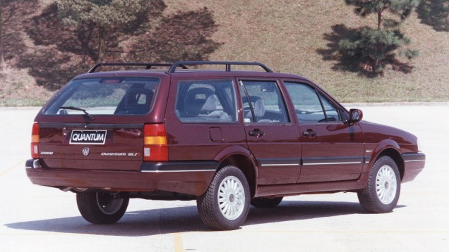 1993 - Outra novidade foram os vidros el&eacute;tricos com fun&ccedil;&otilde;es de um toque e antiesmagamento, al&eacute;m de fechamento autom&aacute;tico ao trancar o ve&iacute;culo. O alarme tinha sensor ultra-som