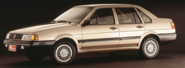 11) 1992 - O Eleito de Quatro Rodas foi a vers&atilde;o GLS quatro portas do Santana, que j&aacute; era equipada com freios ABS - primazia entre os nacionais - e catalisador