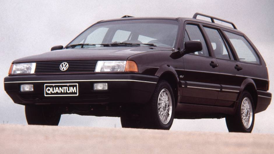 1992 - A nova Quantum, assim como o sed&atilde;, ganhou frente em cunha e c&acirc;mbio retrabalhado, mas manteve as mesmas portas. A dire&ccedil;&atilde;o hidr&aacute;ulica era de s&eacute;rie, o ar condicionado opcional