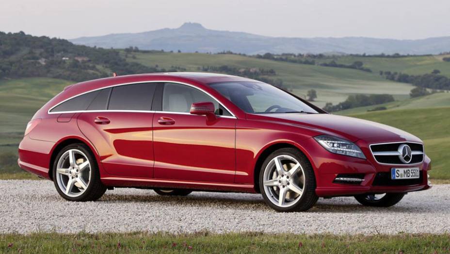 O estilo arrojado do cupê de quatro portas foi mantido na perua | <a href="https://beta-develop.quatrorodas.abril.com.br/saloes/paris/2012/mercedes-benz-cls-shooting-brake-702440.shtml" rel="migration">Leia mais</a>