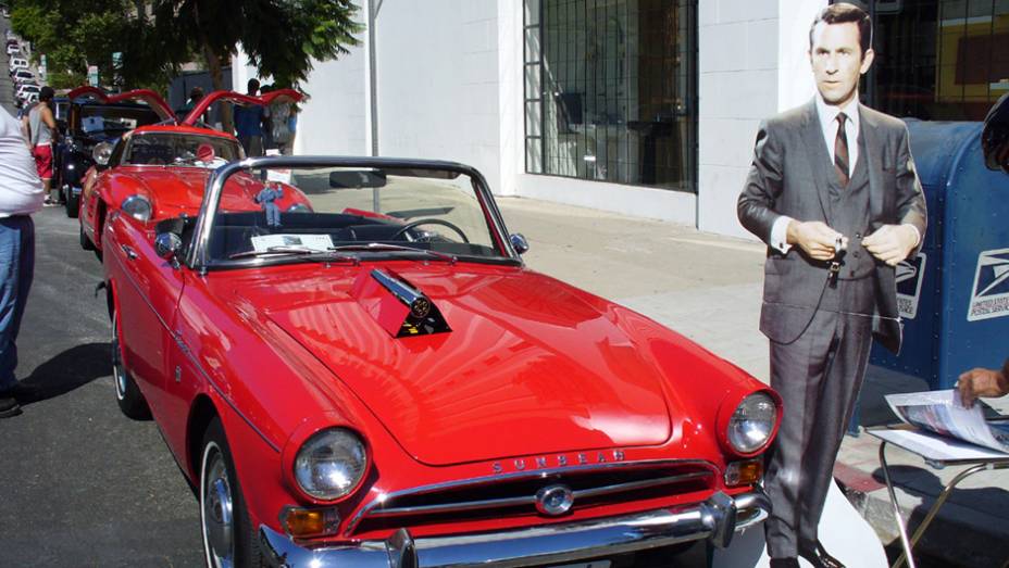 Agente 86 (1965-1970) - O agente trapalh&atilde;o da Controle come&ccedil;ou guiando um Sunbeam Alpine ingl&ecirc;s vermelho. Depois veio um Opel GT dourado, carro vendido nos Estados Unidos pela Buick.