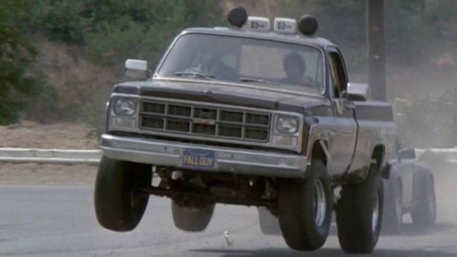 Duro na Queda (1981-1986) - Uma turma de dubl&ecirc;s que fazem free-lance de ca&ccedil;adores de recompensa (ou seria o contr&aacute;rio?) em n&atilde;o raras persegui&ccedil;&otilde;es espetaculares pelas ruas de Los Angeles numa GMC K-2500.