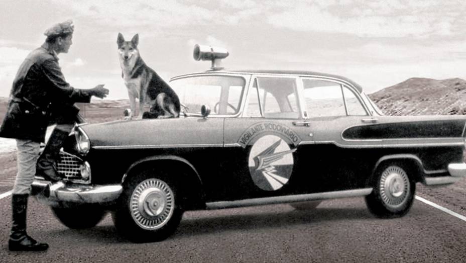 Vigilante Rodoviário (1961-1962) - A série só durou 18 episódios, mas o ator Carlos Miranda até hoje valoriza eventos antigomobilistas. Embora pilotasse uma Harley-Davidson, um Simca Chambord fazia as vezes de carro-patrulha.