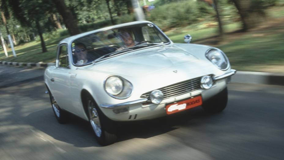 Apelidado de Puma DKW, o esportivo foi repaginado por An&iacute;sio Campos para o Sal&atilde;o do Autom&oacute;vel de 1966 e rebatizado de Puma GT, com parachoques bipartidos e painel em jacarand&aacute;