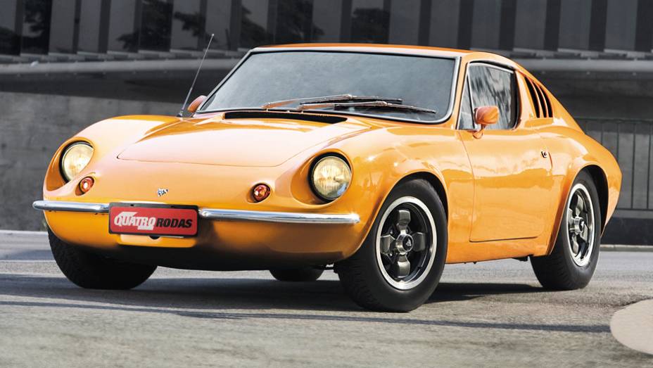 O "E" de "exporta&ccedil;&atilde;o veio em 1970, quando ele passou a contar com motor 1.6 (e op&ccedil;&atilde;o de prepara&ccedil;&atilde;o at&eacute; 2.0). Em 1973 chegaram os piscas dianteiros entre os far&oacute;is j&aacute; sem bolha