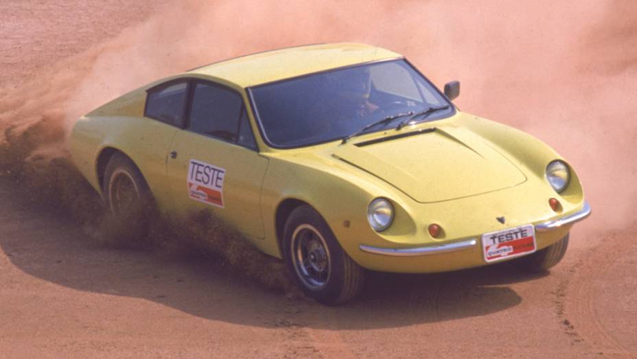 Em 1975, o chassi passou a ser de Bras&iacute;lia. O interior ficou maior, as colunas traseiras ficaram bem mais finas para comportar novas janelas laterais e as lanternas eram de Kombi