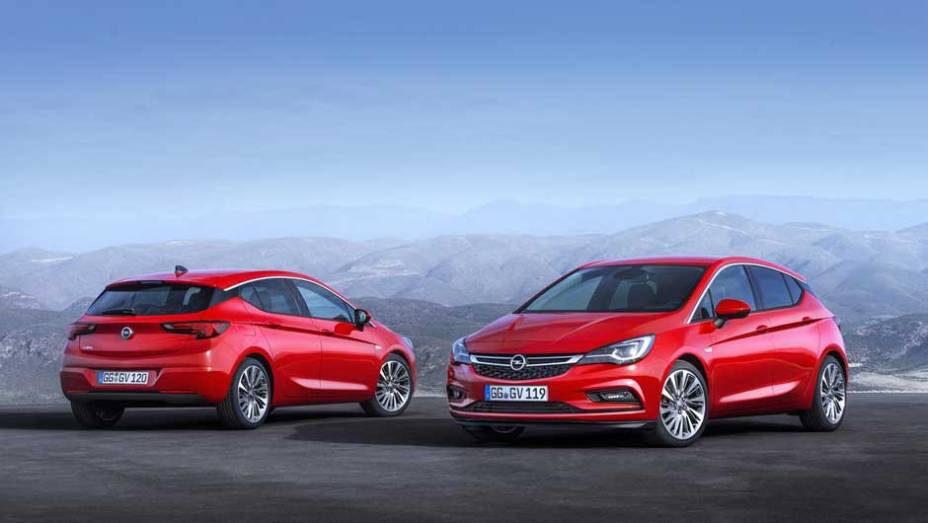 Após algumas imagens vazarem na internet, a Opel apresentou as fotos oficiais do novo Astra | <a href="https://beta-develop.quatrorodas.abril.com.br/noticias/fabricantes/opel-revela-novo-astra-871821.shtml" rel="migration">Leia mais</a>