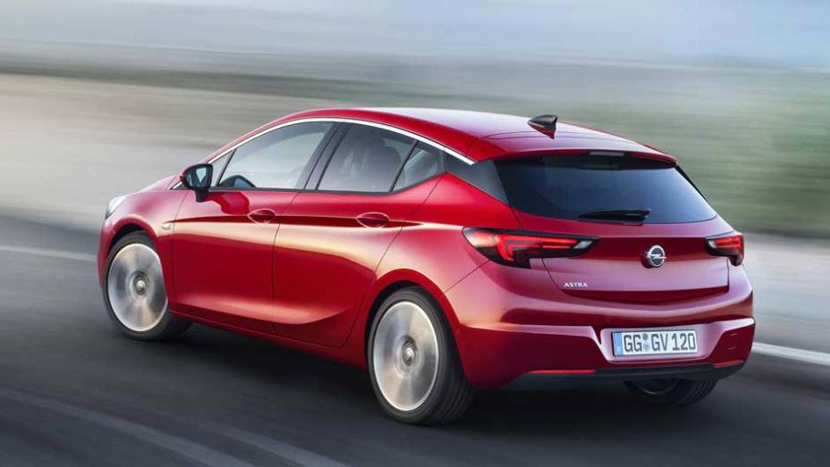 As linhas foram inspiradas no carro-conceito Monza | <a href="https://beta-develop.quatrorodas.abril.com.br/noticias/fabricantes/opel-revela-novo-astra-871821.shtml" rel="migration">Leia mais</a> As linhas foram inspiradas no carro-conceito Monza | <a href="https://beta-develop.quatrorodas.abril.com.br/noticias/fabricantes/opel-revela-novo-astra-871821.shtml" rel="migration">Leia mais</a>