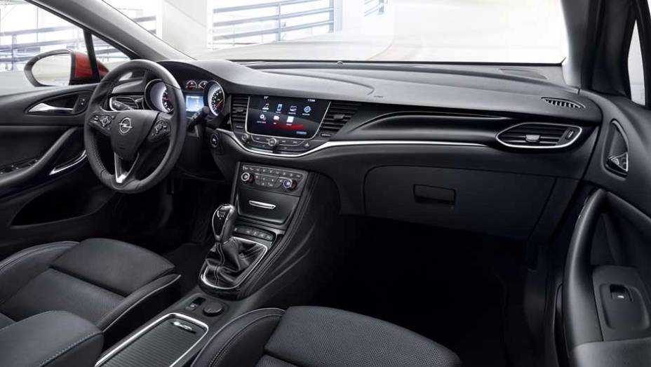 Bem-acabado e tecnológico, o interior traz várias assistências eletrônicas | <a href="https://beta-develop.quatrorodas.abril.com.br/noticias/fabricantes/opel-revela-novo-astra-871821.shtml" rel="migration">Leia mais</a> Bem-acabado e tecnológico, o interior traz várias assistências eletrônicas | <a href="https://beta-develop.quatrorodas.abril.com.br/noticias/fabricantes/opel-revela-novo-astra-871821.shtml" rel="migration">Leia mais</a>