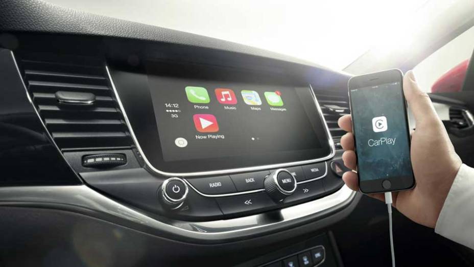 A central multimídia é completa e oferece suporte a Android Auto e CarPlay | <a href="https://beta-develop.quatrorodas.abril.com.br/noticias/fabricantes/opel-revela-novo-astra-871821.shtml" rel="migration">Leia mais</a>