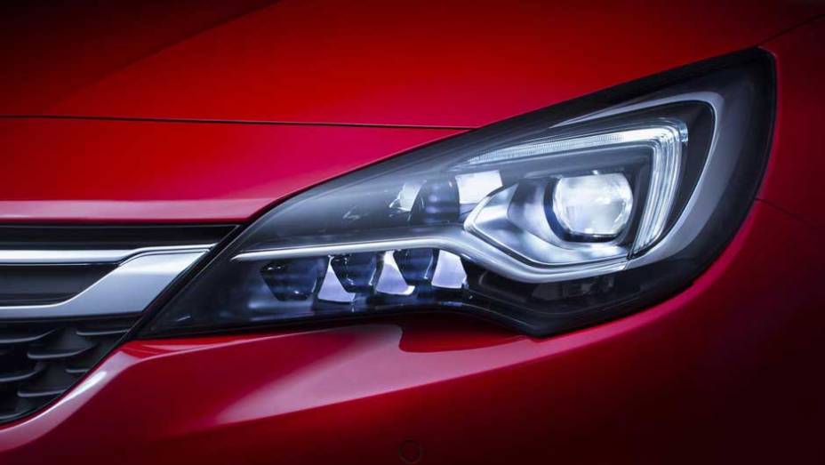 Os belos faróis têm uma tecnologia que identifica obstáculos antes dos faróis convencionais | <a href="https://beta-develop.quatrorodas.abril.com.br/noticias/fabricantes/opel-revela-novo-astra-871821.shtml" rel="migration">Leia mais</a> Os belos faróis têm uma tecnologia que identifica obstáculos antes dos faróis convencionais | <a href="https://beta-develop.quatrorodas.abril.com.br/noticias/fabricantes/opel-revela-novo-astra-871821.shtml" rel="migration">Leia mais</a>