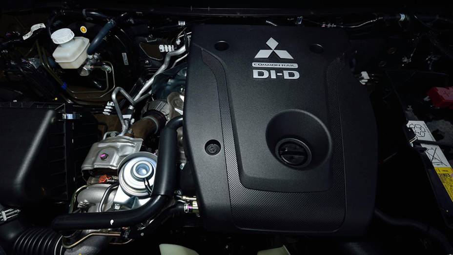 Motor turbodiesel 2.4 com caixa de câmbio automática de oito velocidades | <a href="https://beta-develop.quatrorodas.abril.com.br/noticias/fabricantes/mitsubishi-revela-nova-pajero-sport-892720.shtml" target="_blank" rel="migration">Leia mais</a>