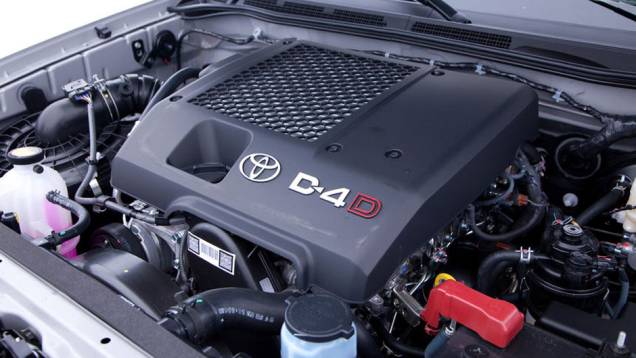 Motorização flex chega em 2012 | <a href="https://beta-develop.quatrorodas.abril.com.br/carros/lancamentos/toyota-hilux-sw4-2012-645288.shtml" rel="migration">Leia mais</a> Motorização flex chega em 2012 | <a href="https://beta-develop.quatrorodas.abril.com.br/carros/lancamentos/toyota-hilux-sw4-2012-645288.shtml" rel="migration">Leia mais</a>