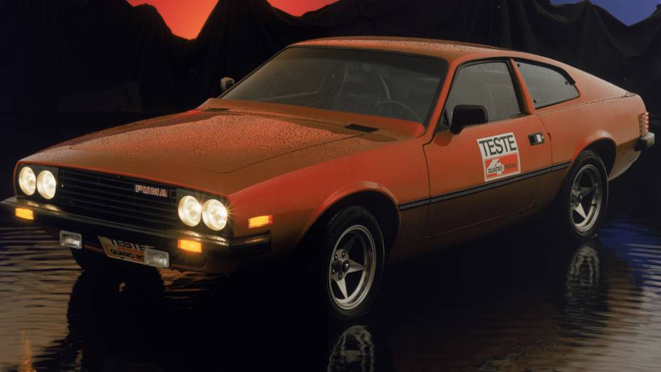 A segunda gera&ccedil;&atilde;o chegou em 1978 com novo design e far&oacute;is duplos. O painel era completo, os revestimentos de couro. Ele trazia dire&ccedil;&atilde;o hidr&aacute;ulica, ar condicionado, vidros el&eacute;tricos e toca-fitas