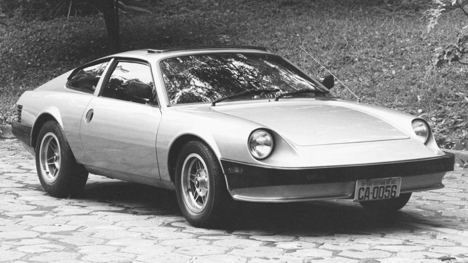 Com o P018 (de Puma e 18&ordm; projeto), o desenho todo ficou mais reto, fora as ma&ccedil;anetas circulares. Ainda a ar, o motor 1.7 tinha comando P2 e dupla carbura&ccedil;&atilde;o e o c&acirc;mbio estava mais longo