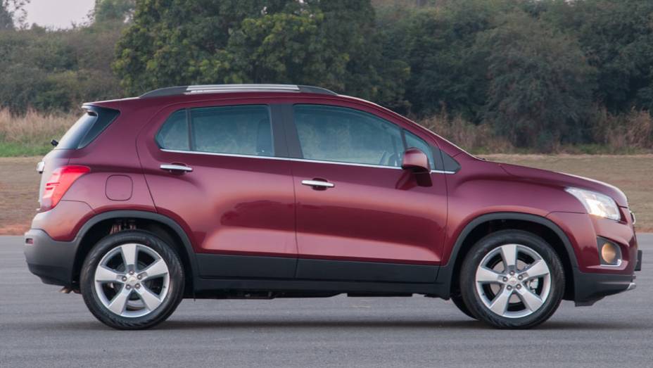 N&atilde;o ser&atilde;o poucos os que chamar&atilde;o o Tracker de mini-Captiva: alguns detalhes lembram o SUV m&eacute;dio da marca | <a href="https://beta-develop.quatrorodas.abril.com.br/carros/lancamentos/novo-chevrolet-tracker-755811.shtml" rel="migration">Leia mais</a>