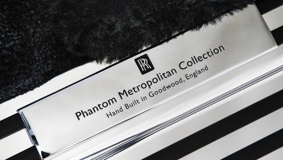 Rolls-Royce Phantom Metropolitan Collection feito manualmente na Inglaterra | <a href="https://beta-develop.quatrorodas.abril.com.br/noticias/saloes/paris-2014/rolls-royce-phantom-metropolitan-collection-apresentado-paris-803619.shtml" rel="migration">Leia mais</a>