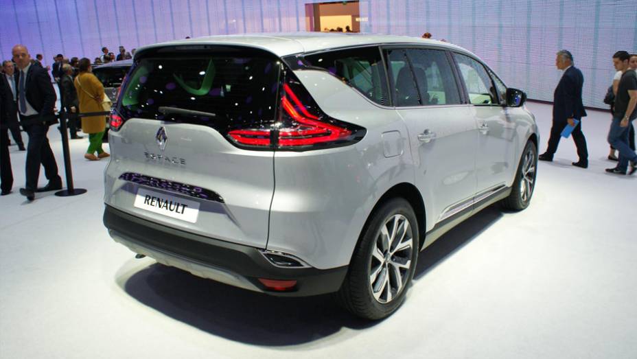 Renault lançou novo Espace no Salão de Paris | <a href="https://beta-develop.quatrorodas.abril.com.br/noticias/saloes/paris-2014/novo-espace-chega-cara-crossover-802372.shtml" rel="migration">Leia mais</a>