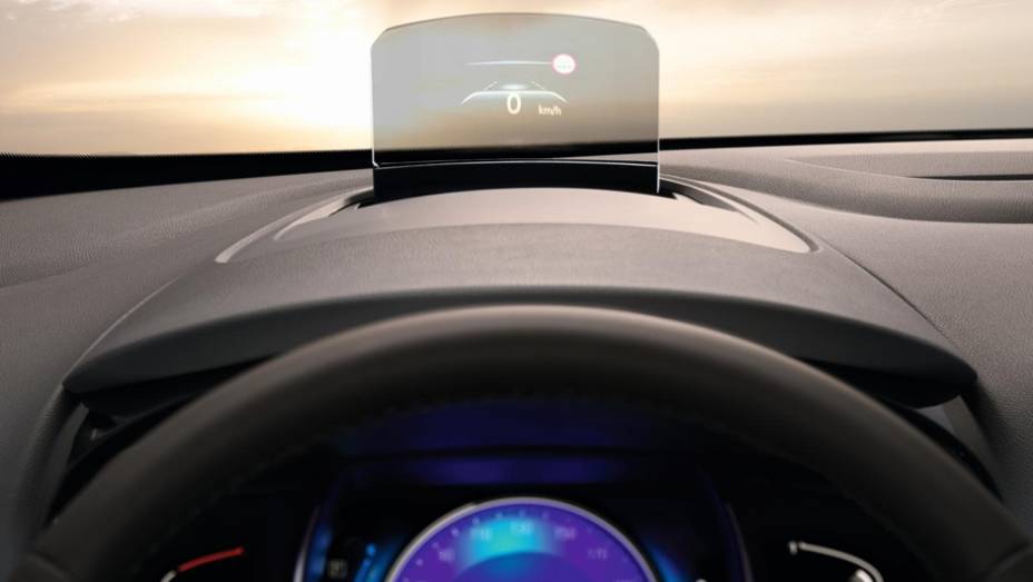 Espace virá equipada com HUD mostrando velocidade do veículo | <a href="https://beta-develop.quatrorodas.abril.com.br/noticias/saloes/paris-2014/novo-espace-chega-cara-crossover-802372.shtml" rel="migration">Leia mais</a>