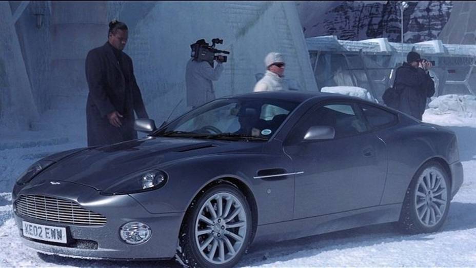 2002: A marca favorita de James Bond volta a aparecer em "007 - Um novo dia para morrer", mas agora com um modelo mais moderno. Eis o Aston Martin Vanquish. | <a href="%20https://beta-develop.quatrorodas.abril.com.br/blogs/planeta-carro/2012/11/07/licenca-para-acelerar/" rel="migration"></a> 2002: A marca favorita de James Bond volta a aparecer em "007 - Um novo dia para morrer", mas agora com um modelo mais moderno. Eis o Aston Martin Vanquish. | <a href="%20https://beta-develop.quatrorodas.abril.com.br/blogs/planeta-carro/2012/11/07/licenca-para-acelerar/" rel="migration"></a>