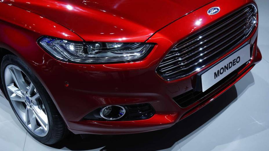 Ford Mondeo 2015 europeu | <a href="https://beta-develop.quatrorodas.abril.com.br/noticias/saloes/paris-2014/ford-mostra-mondeo-europeu-salao-paris-804106.shtml" rel="migration">Leia mais</a>