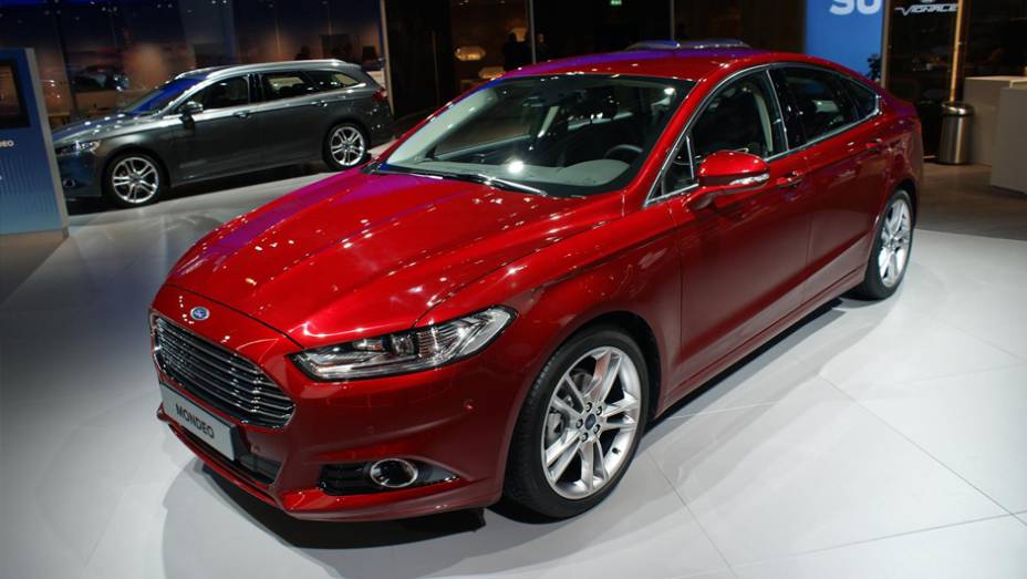 Carro chega para rivalizar com VW Passat | <a href="https://beta-develop.quatrorodas.abril.com.br/noticias/saloes/paris-2014/ford-mostra-mondeo-europeu-salao-paris-804106.shtml" rel="migration">Leia mais</a>