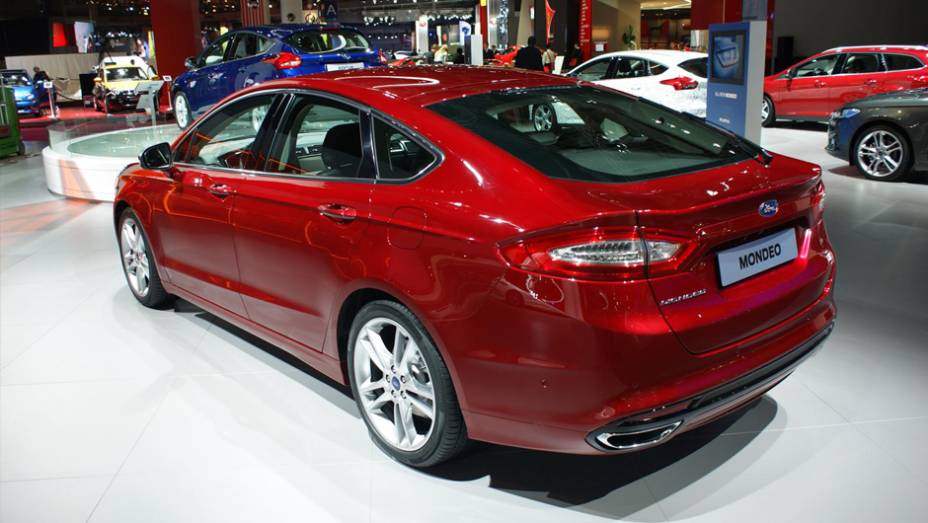 Mondeo ter&aacute; vers&otilde;es a gasolina, diesel e uma h&iacute;brida | <a href="https://beta-develop.quatrorodas.abril.com.br/noticias/saloes/paris-2014/ford-mostra-mondeo-europeu-salao-paris-804106.shtml" rel="migration">Leia mais</a>