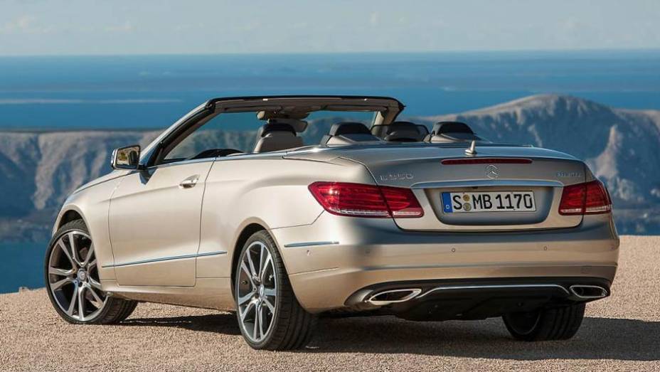 Apenas a disposição das luzes foi alterada na traseira | <a href="https://beta-develop.quatrorodas.abril.com.br/saloes/detroit/2013/mercedes-benz-classe-coupe-cabriolet-730406.shtml" rel="migration">Leia mais</a>