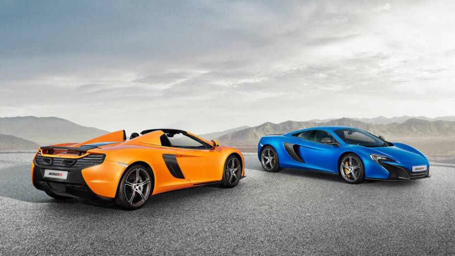 Adrenalina em dose dupla: além do 650S Coupé (carro azul), a McLaren mostra o 650S Spider em Genebra | <a href="https://beta-develop.quatrorodas.abril.com.br/noticias/saloes/genebra-2014/mclaren-revela-650s-spider-775286.shtml" rel="migration">Leia mais</a>