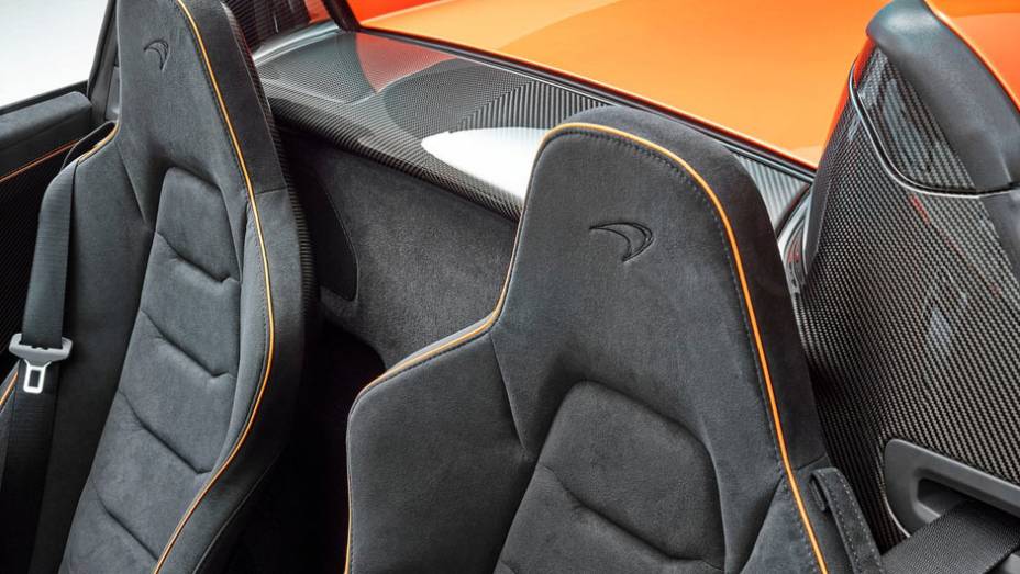 Os bancos esportivos do tipo concha seguram os ocupantes | <a href="https://beta-develop.quatrorodas.abril.com.br/noticias/saloes/genebra-2014/mclaren-revela-650s-spider-775286.shtml" rel="migration">Leia mais</a> Os bancos esportivos do tipo concha seguram os ocupantes | <a href="https://beta-develop.quatrorodas.abril.com.br/noticias/saloes/genebra-2014/mclaren-revela-650s-spider-775286.shtml" rel="migration">Leia mais</a>