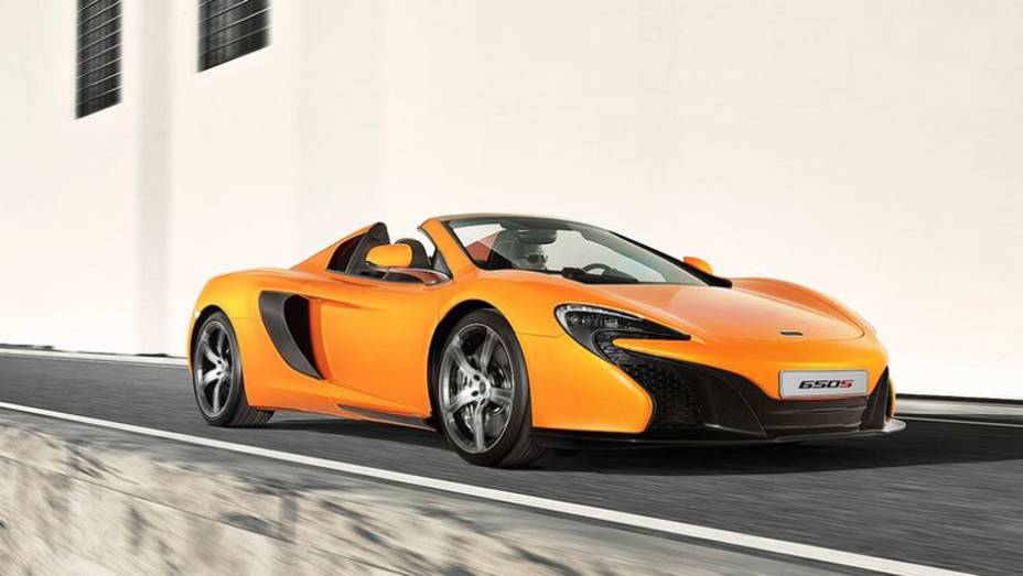 Assim como o cupê, o 650S Spider tem um motor 3.8 V8 biturbo, com 650 cv e torque máximo de 69,1 mkgf | <a href="https://beta-develop.quatrorodas.abril.com.br/noticias/saloes/genebra-2014/mclaren-revela-650s-spider-775286.shtml" rel="migration">Leia mais</a>