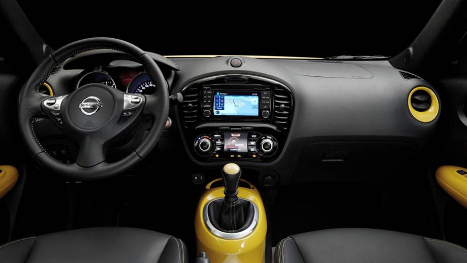 O interior ainda é atual, e talvez por isso é que mudou pouco | <a href="https://beta-develop.quatrorodas.abril.com.br/noticias/saloes/genebra-2014/nissan-renova-crossover-juke-775338.shtml" rel="migration">Leia mais</a>