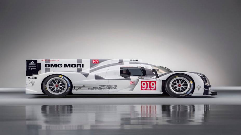 Modelo disputa a WEC na categoria LMP1| <a href="https://beta-develop.quatrorodas.abril.com.br/noticias/saloes/genebra-2014/porsche-apresenta-carro-busca-titulo-775344.shtml" rel="migration">Leia mais</a>