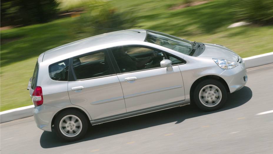 O modelo surpreendia pelo sistema de rebatimento do banco traseiro chamado de ULT (Utility, Long e Tall), que oferece mais de 10 configura&ccedil;&otilde;es dos assentos para transportar objetos altos e compridos | <a href="%20https://beta-develop.quatrorodas.abril.com.br/noticias/fab" rel="migration"></a>